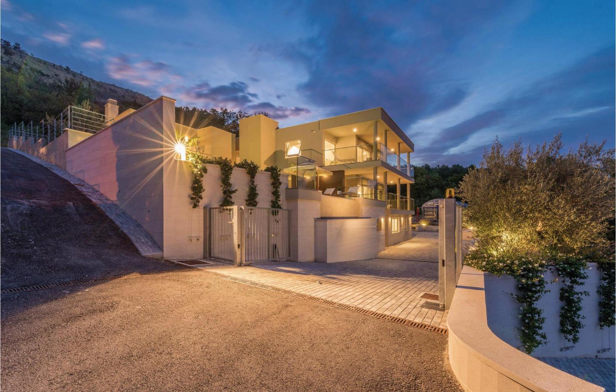 Nice Apartment In Plomin With Jacuzzi Dış mekan fotoğraf