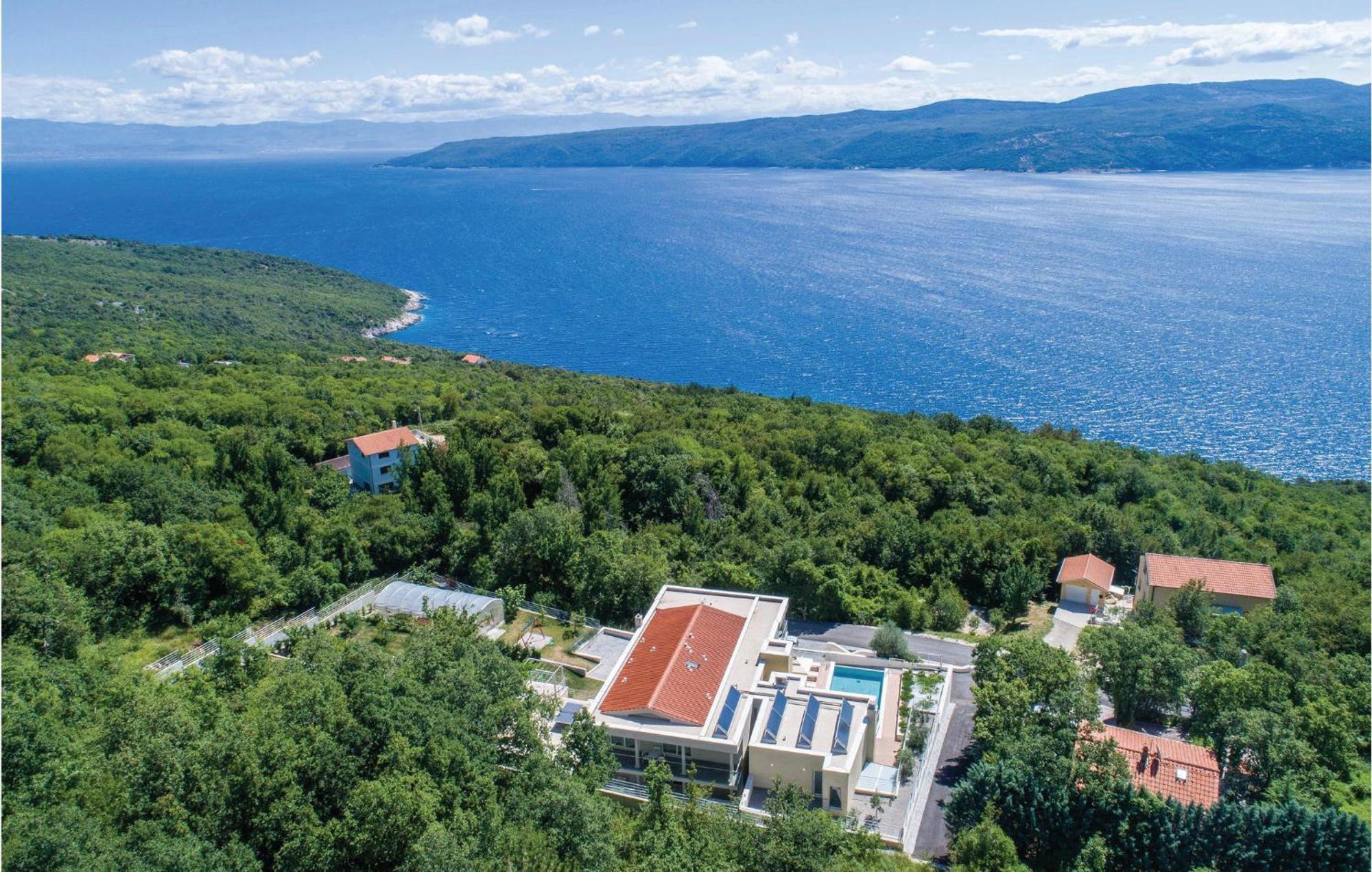 Nice Apartment In Plomin With Jacuzzi Dış mekan fotoğraf